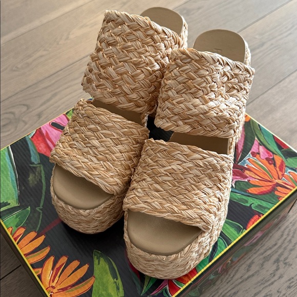 Farm Rio natural braided raffia platform shoes. - Picture 7 of 7